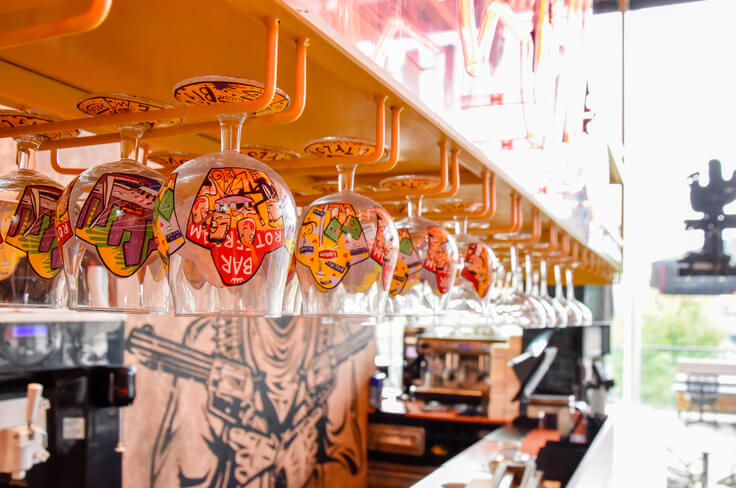 Rijk aan combinaties van felle kleuren en mooie materialen 